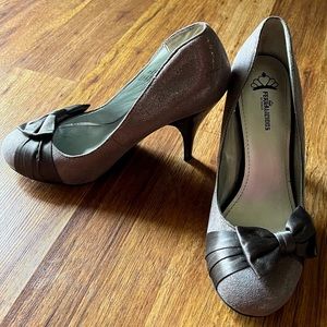 Feegalicious By Fergie | Bring It | sexy Bow toe heels